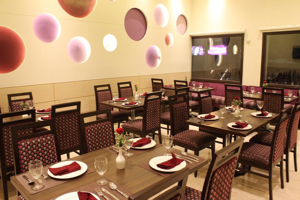 Hotel Amrapali Grand Yeni Delhi Dış mekan fotoğraf