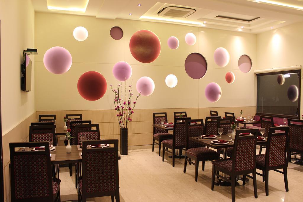 Hotel Amrapali Grand Yeni Delhi Dış mekan fotoğraf