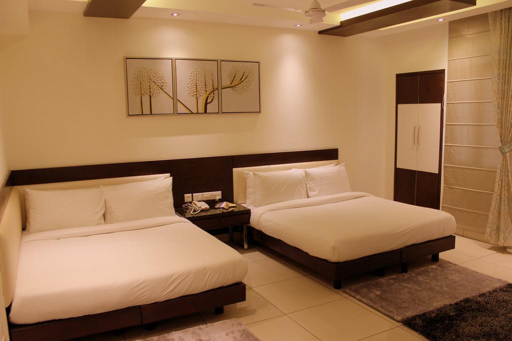 Hotel Amrapali Grand Yeni Delhi Oda fotoğraf