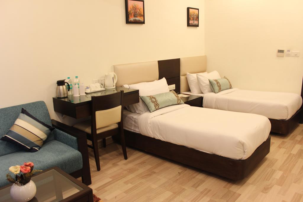 Hotel Amrapali Grand Yeni Delhi Oda fotoğraf