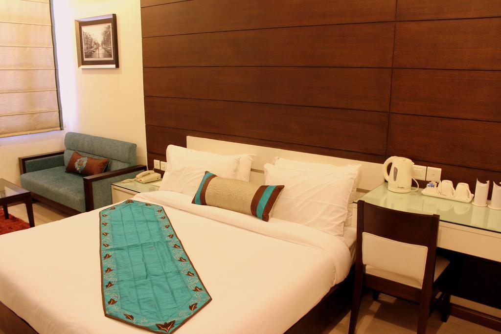 Hotel Amrapali Grand Yeni Delhi Oda fotoğraf